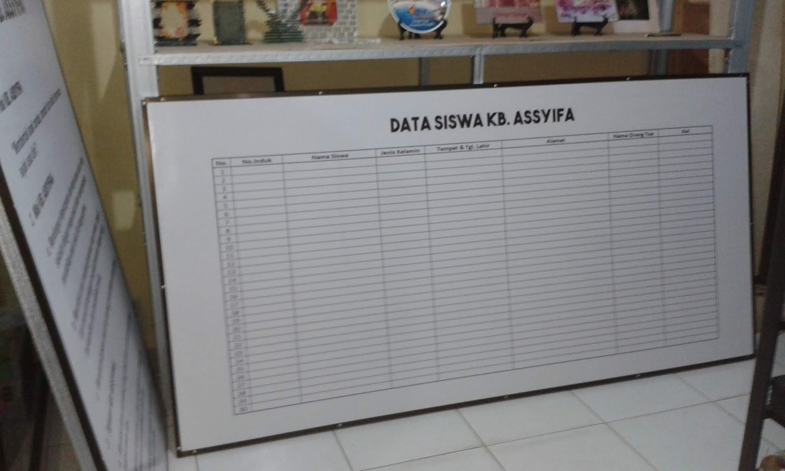 papan tulis sekolah